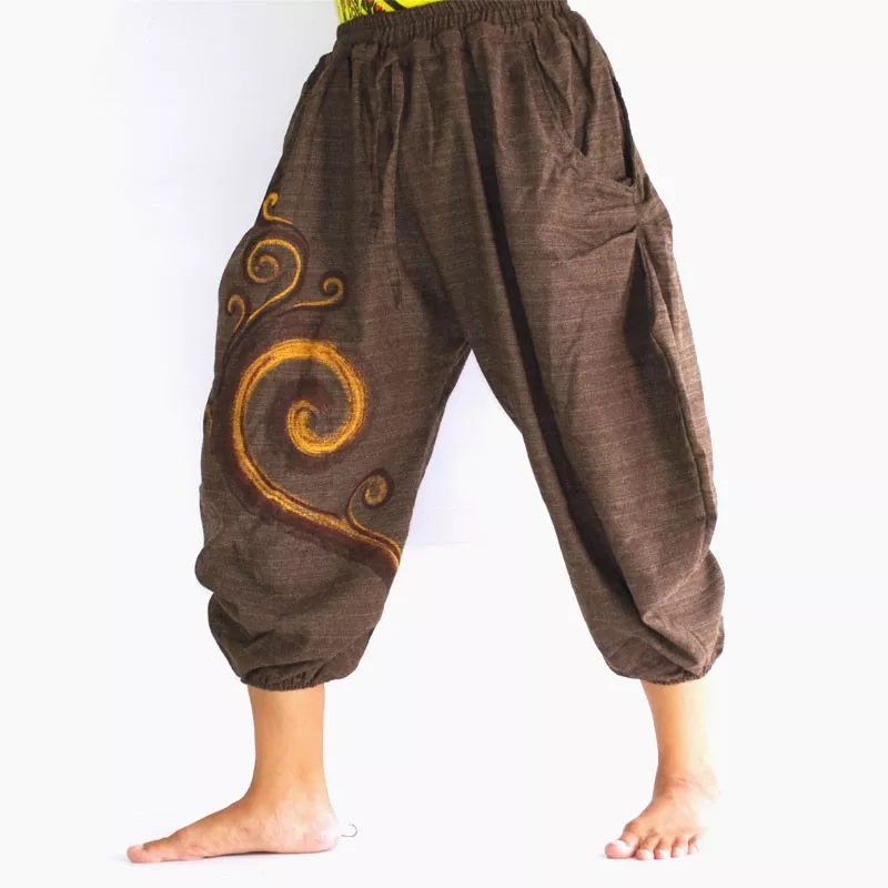 Harem capri pants with spiral pattern