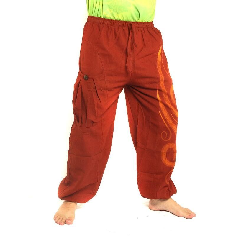 Un pantalon froid se développe orange foncé