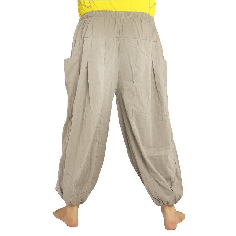Om Goa Hose mit floralem Druck grau