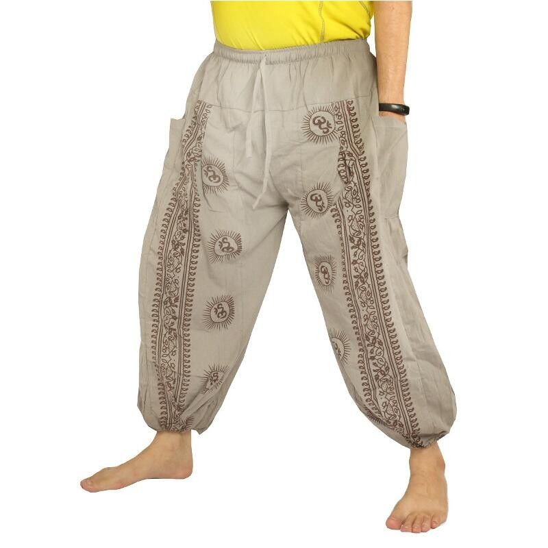 Om Goa Hose mit floralem Druck grau