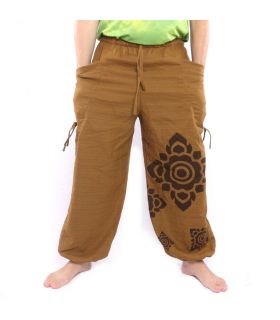 Pantalones de harén de corte alto y ornamentos florales tailandeses marrón claro