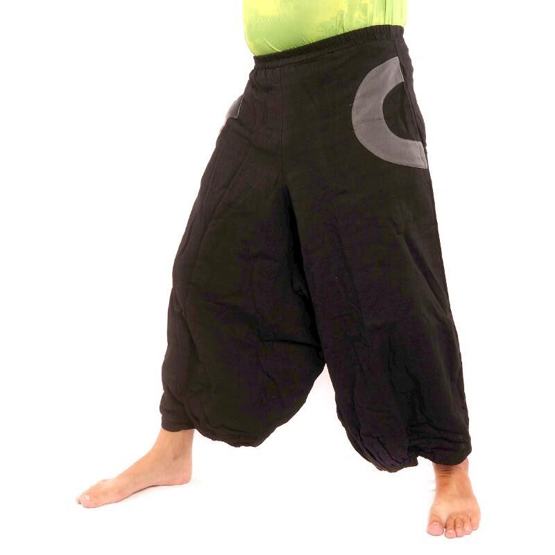 Pantalón Aladdin negro con 2 bolsillos laterales.