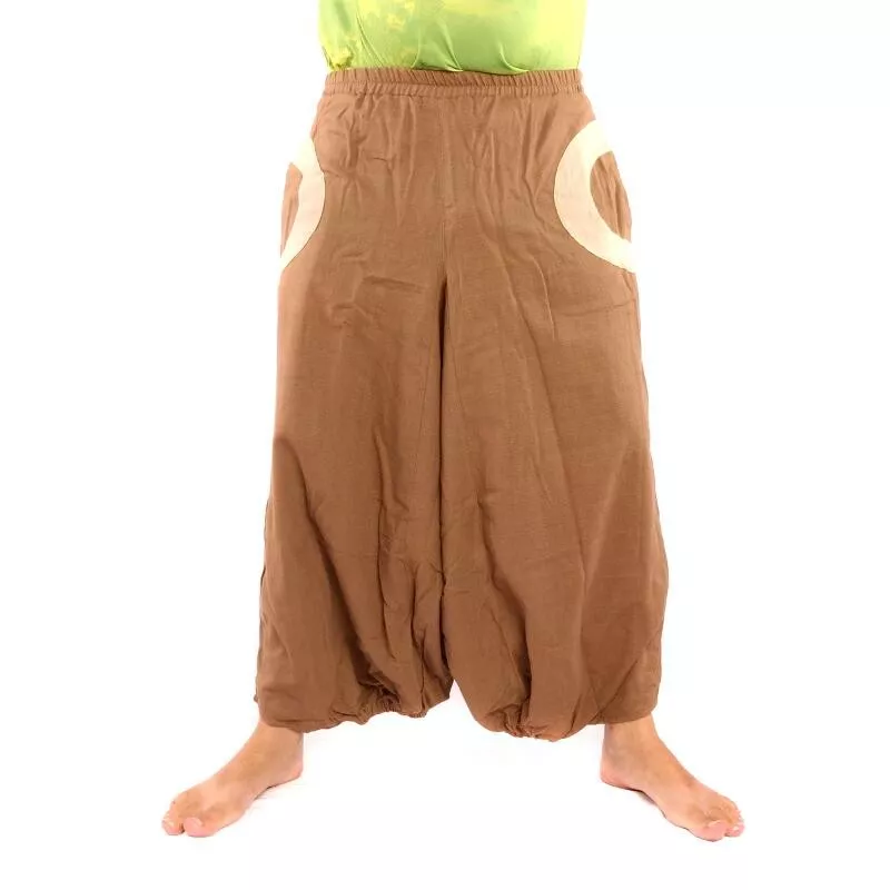 Pantalon sarouel marron clair avec 2 poches latérales et applications en tissu coloré