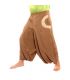 Aladdin brun clair avec deux poches latérales et colorés appliques