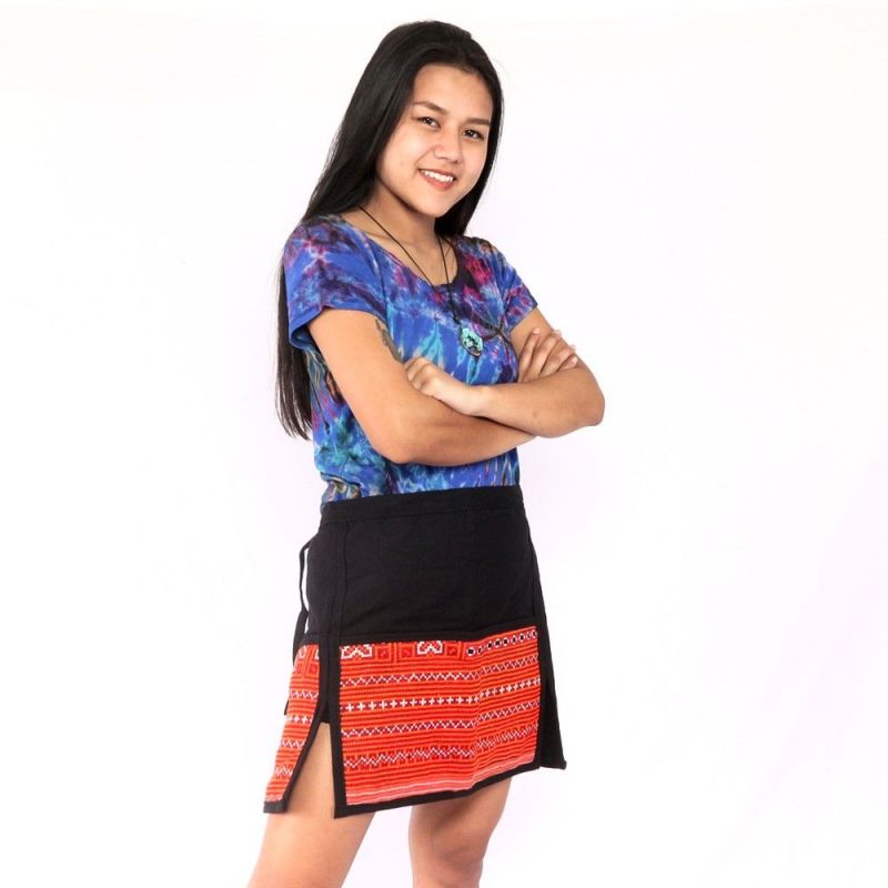 Short skirt Hmong embroidered by hand