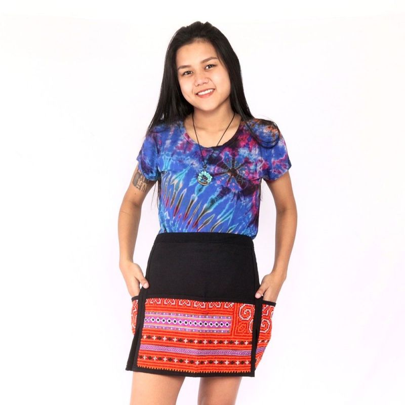 Short skirt Hmong embroidered by hand