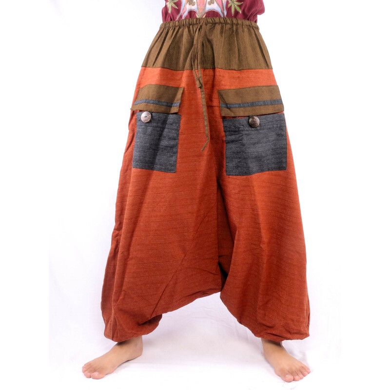 pantalones harén bicolor con grandes bolsillos