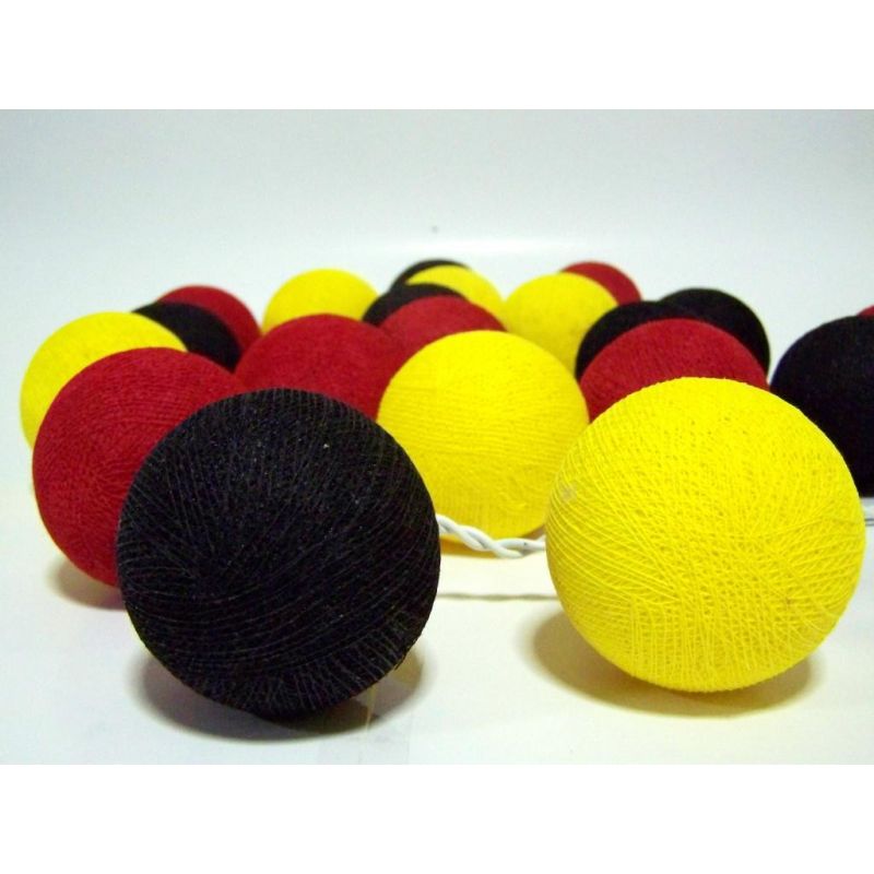 Lichterkette aus Baumwollkugeln, schwarz rot gelb
